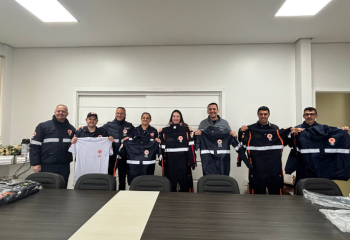 SAMU de recebe novos uniformes em cerimônia na prefeitura