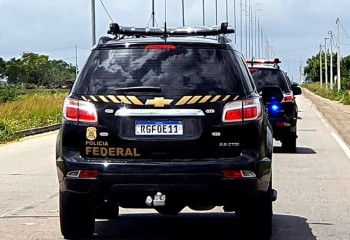 PF cumpre mandados da Operação Gamba contra descaminho de vinhos e camarões