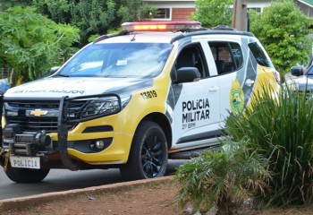 Mulher é presa com mandado de prisão por homicídio