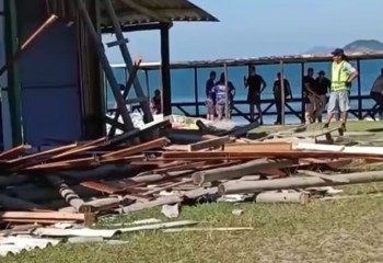 Ranchos de pesca e restaurante são demolidos em praia de Florianópolis após disputa judicial de 25 anos