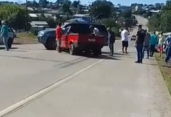 Acidente entre Fiorino e Hilux deixa jovem ferido na BR-163