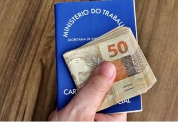 Governo de SC antecipa 13º salário aos servidores públicos e injeta R$ 686 milhões na economia