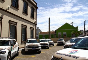 PMSC recebe nove viaturas para reforçar segurança nas escolas