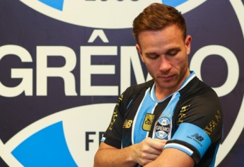 Grêmio informa encerramento de vínculo com volante Arthur