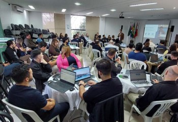 Curso prepara profissionais da fronteira para mudanças no processo de importação