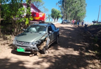 Motociclista fica ferido em colisão frontal com carro no interior