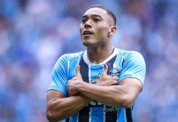 Carlos Vinicius descarta pré-contrato e mantém foco no Grêmio; Atlético-MG fez sondagem