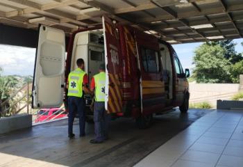 Homem de 38 anos é ferido por golpes de faca em via pública