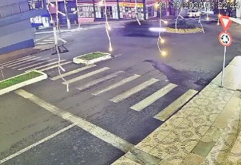 Jetta é flagrado em alta velocidade e suspeita é de fuga de abordagem policial