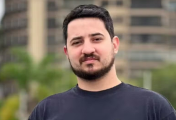 Motorista de 28 anos morre após carro em alta velocidade capotar