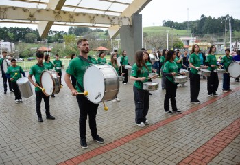 Desfile de 7 de Setembro reúne escolas, instituições e comunidade