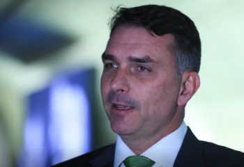 Flávio Bolsonaro elogia Neymar e critica Lula após brincadeira sobre home office: 'Presidente turista'