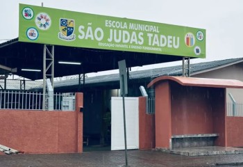 Temporal com granizo danifica cerca de 300 imóveis e suspende aulas