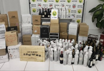 Polícia Militar apreende veículo com 612 garrafas de bebidas estrangeiras