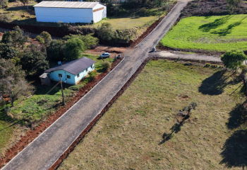 Prefeitura conclui calçamento da Avenida José Fogiatto, no Distrito de Idamar
