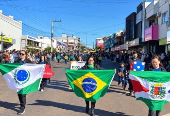 Desfile de 7 de Setembro reúne grande público e celebra 204 anos da Independência do Brasil