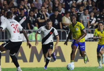 Vasco vence o Palmeiras de virada em São Januário pelo Brasileirão