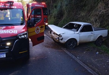 Motorista perde controle da direção e bate contra barranco nas margens da BR-282