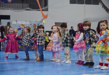Escola Tia Jô celebra mais um Arraiá de sucesso e mantém viva a tradição de São João