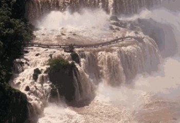 Cataratas do Iguaçu têm semana de cheia acima da média