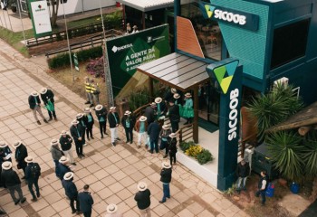 Sicoob São Miguel marca presença estratégica na Expointer 2025, fortalecendo o cooperativismo e o agronegócio gaúcho