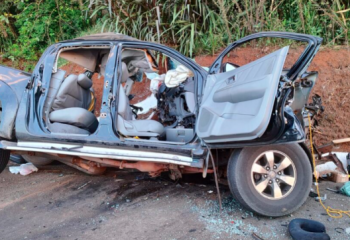 Colisão frontal na BR-282 deixa três mortos e quatro feridos