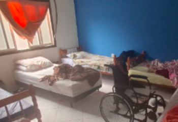 Idosa é hospitalizada e dois lares clandestinos são interditados por maus-tratos
