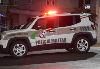 Homem é rendido por assaltante armado e tem caminhonete levada para a Argentina