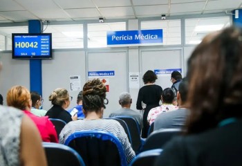 INSS cria comitê para reduzir fila de 2,8 milhões de pedidos