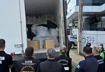 Nike, Adidas e outras marcas: R$ 1,2 milhão em produtos falsificados apreendidos no Oeste de SC