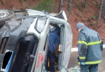 Veículo da Saúde de Campo Erê se envolve em acidente na BR-282
