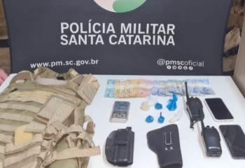 Jovem é preso e adolescente apreendido por tráfico de drogas