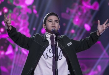 Aos 12 anos, Lorenzo Borella conquista 100 jurados e chega à semifinal do Canta Comigo Teen