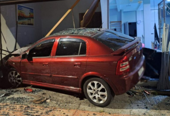 Motorista embriagado perde controle e invade estabelecimento no Oeste de SC