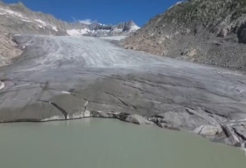Onda de calor acelera derretimento de geleiras na Suíça e já deixa 3,7 mil mortos