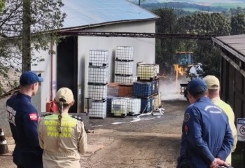 Vazamento de ácido clorídrico mobiliza bombeiros na divisa com Santa Catarina