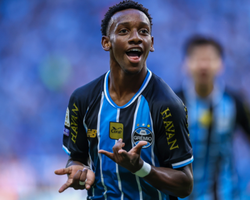 Grêmio vence o Coritiba com gol de Mec e sobe na tabela do Brasileirão