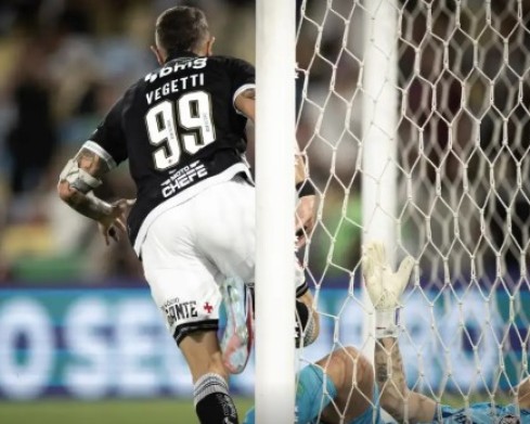 Rayan e Vegetti decidem e Vasco sai em vantagem na Copa do Brasil