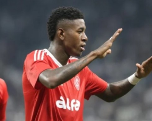 Inter encaminha venda de Vitão, e jogador é aguardado no Rio de Janeiro para assinar com o Flamengo