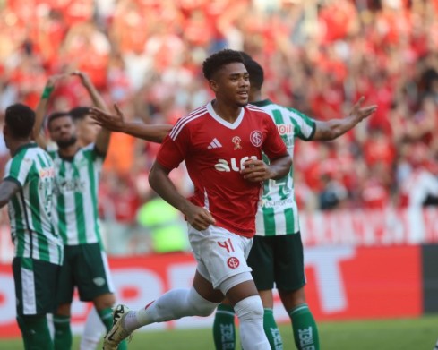 Com três assistências de Alan Patrick, Inter vira sobre o Juventude