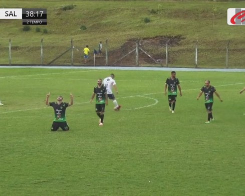 Em jogo eletrizante, Canarinho vence o Bairro Salete e assume a liderança do Grupo D