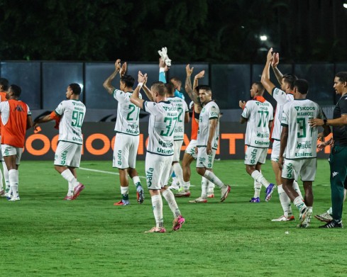 Jean Carlos marca golaço de falta e Chapecoense busca empate fora de casa contra o Vasco