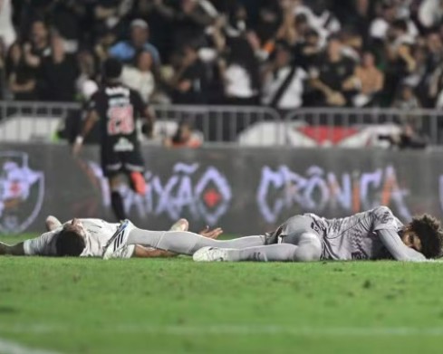 Timão sofre virada do Vasco nos minutos finais e volta à zona de rebaixamento