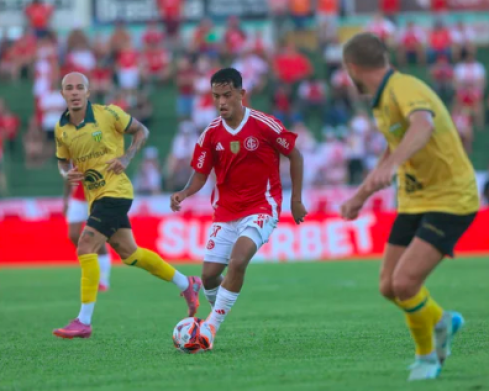 Inter leva virada no fim, é derrotado pelo Ypiranga e perde os 100% no Gauchão