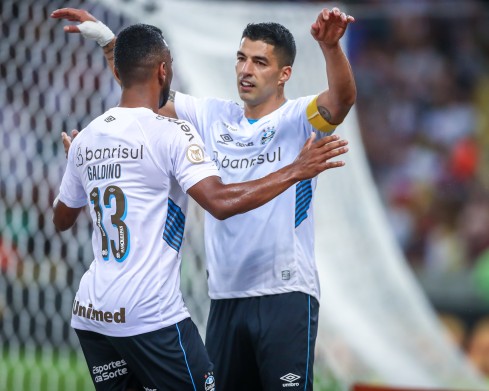 No adeus de Suárez, Grêmio vira sobre o Flu no Maracanã e termina o Brasileiro como vice-campeão