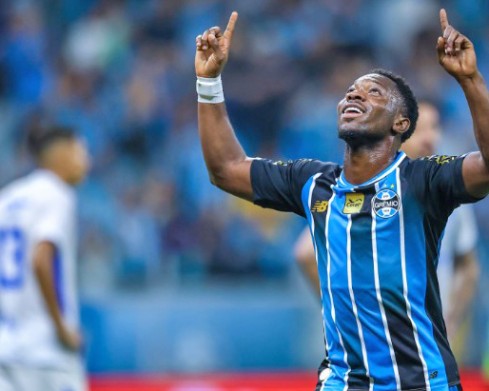 Grêmio vence o Confiança na Arena e abre vantagem na Copa do Brasil