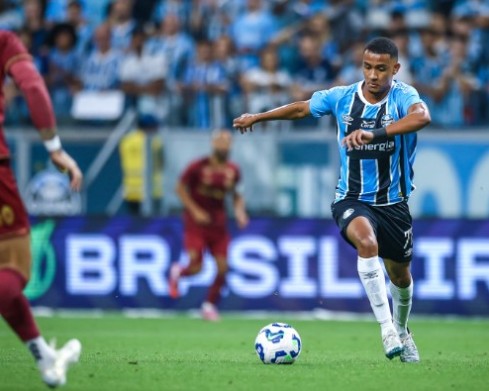 Grêmio perde para o Fluminense e se complica na luta por G-8 no Brasileirão