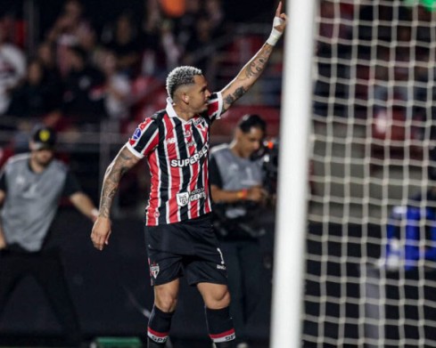 São Paulo vence O’Higgins e assume controle no grupo da Sul-Americana