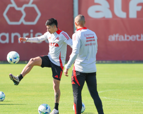 Flamengo e Inter iniciam disputa por vaga nas quartas