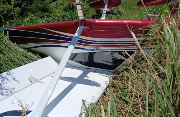 Avião faz pouso de emergência em plantação no interior de Iraceminha após pane no motor